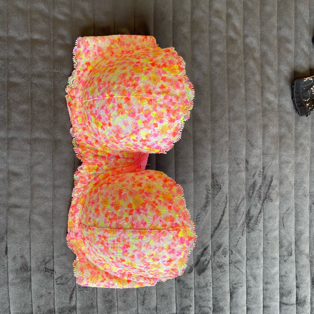 Victorias Secret 32D Strapless Bra